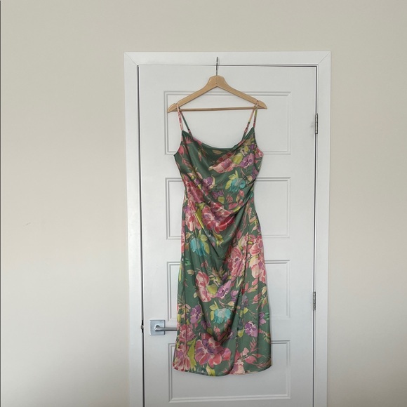 Boutique 1861 Dresses & Skirts - Elegant Floral Midi Dress in Green and Pink